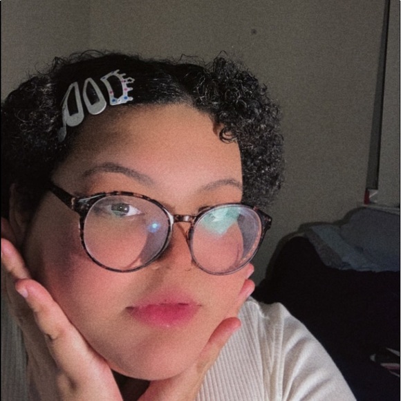 Meet your Posher, Lucero - Picture 1 of 1